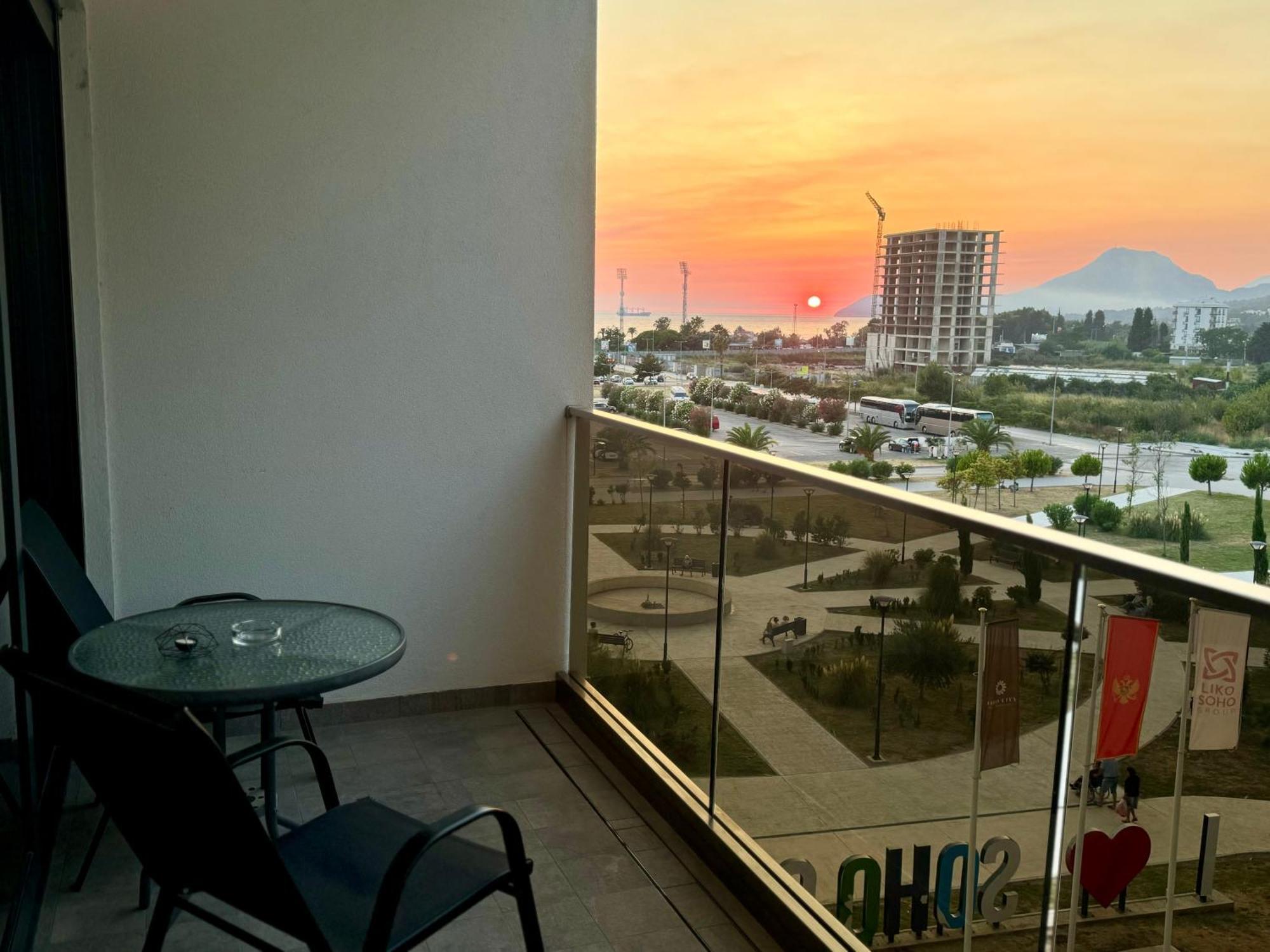 Suncoast Suites Bar Εξωτερικό φωτογραφία